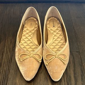 Birdies “The Goldfinch” in color champagne, size 7.5 US women’s